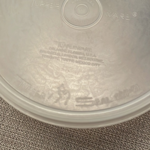 Vintage Tupperware C Replacement Lids Set of 2 - Picture 2 of 6